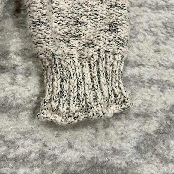 Silence & Noise Heathered Grey Full Zip Sweater - Picture 5 of 9